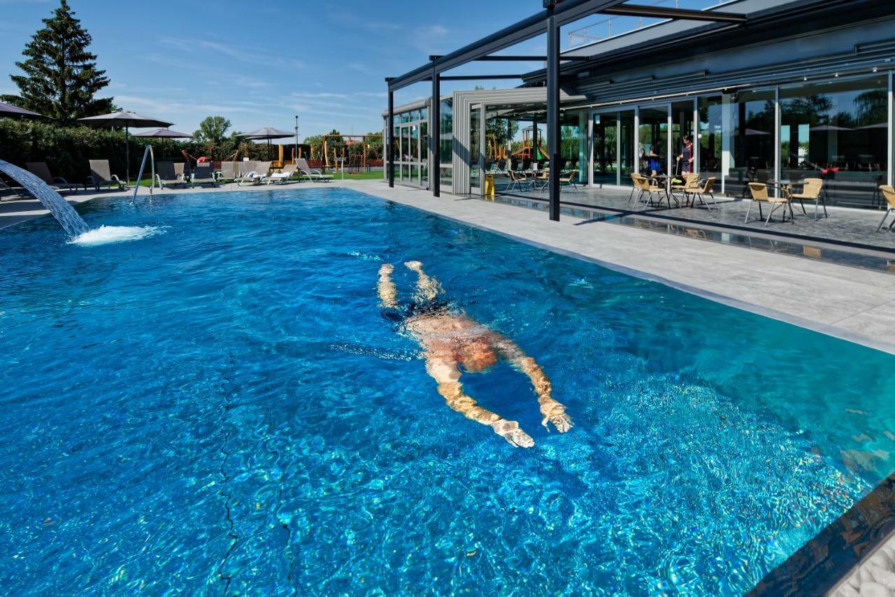 Hotel Aura Design & Garden Pool Prága Kültér fotó